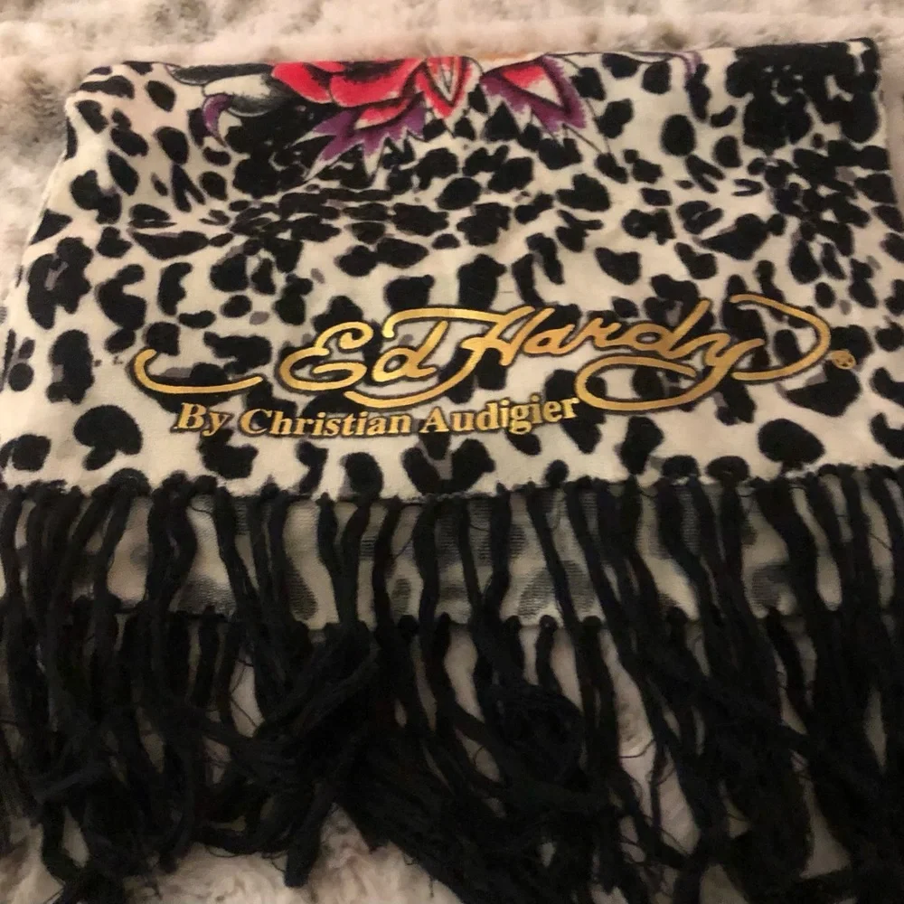 Ed Hardy Scarf - Picture 2 of 10